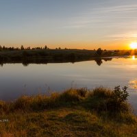 Закат на озере :: Александр Синдерёв