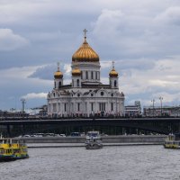 Москва-река....  Навигация  в  разгаре... :: Galina Leskova