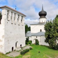 Церковь Успения у Парома с Колокольней во Пскове :: Leonid Tabakov