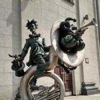 Скульптура "Клоуны-музыканты" у здания цирка, г. Минск :: Tamara *