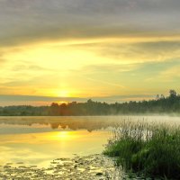Рвссвет на озере Круглом :: Валерий Талашов