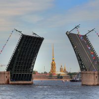 Дневная разводка мостов :: Евгений Пермяков