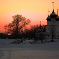 Закат у храма :: Юрий Велицкий