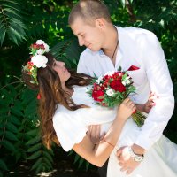 Жених держит невесту :: Valentina Zaytseva