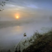 Осенний рассвет на реке.... :: Андрей Войцехов