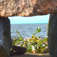 вид на море из каменного проема :: Танзиля Завьялова