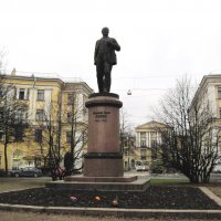 Колпино. Памятник В.И. Ленину на привокзальной площади. :: Ирина ***