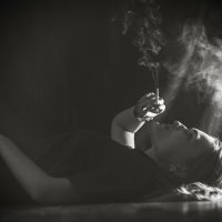 дым сигарет с ментолом :: Сергей Демышев