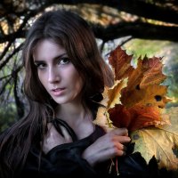 Девушка с листьями... :: Андрей Войцехов