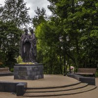 Памятник Петру и Февронии :: Сергей Цветков