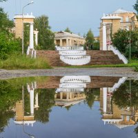 Ухта. Отражение парка в луже. :: Николай Зиновьев