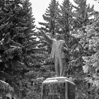 Памятник Ильичу на улице Ленина. :: Михаил Полыгалов