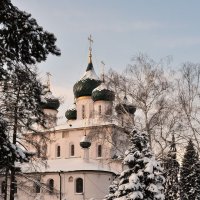 Красивая зима красивого города, в Ярославле возле церкви Ильи Пророка :: Николай Белавин