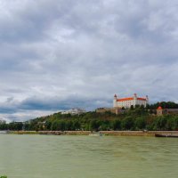 Братиславский градзамок Братиславский Град — монументальный замок, массивное четырехугольное сооруже :: Гала 