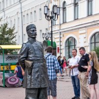 2016.07.24_3743 Н.Новгород. Б.Покровская. скульп. городовой raw 1920 :: Дед Егор 