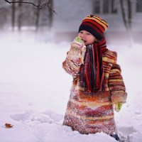 Самый вкусный снег в детстве :: Татьяна Скородумова