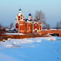 Церковь у реки :: Нэля Лысенко