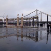 вид на Крымский мост из парка Горького :: Елена 