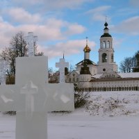 Возле ледяного креста и Крещенской проруби, на Волге у Толгского монастыря, 18 января 2019 :: Николай Белавин