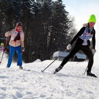 Лыжницы - они как куры: двуногие и несутся..:-) :: Андрей Заломленков