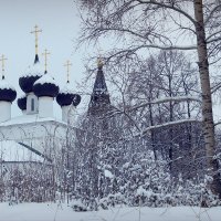 Морозное утро Норской слободы, возле Троицкой церкви Ярославля :: Николай Белавин