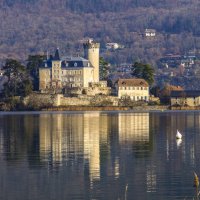 замок Шатовье на озере Аннси, XII век :: Георгий А