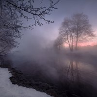 Морозный рассвет над парящей рекой :: Fuseboy 