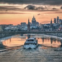 Прогулки по вечерней Москва-реке :: Andrey Lomakin