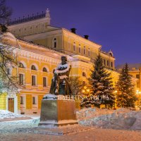Памятник Добролюбову :: Юлия Батурина