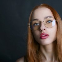 портрет девушки в очках :: Евгений Бурнаев