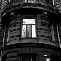 Окно на Пушкинской улице... :: Юрий Куликов