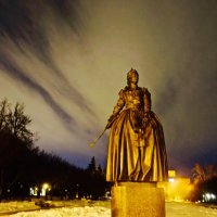 Екатерина Вторая, памятник в ночном освещении :: Елена 