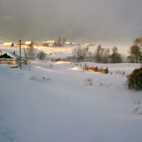 Есть в России деревеньки, что от мира далеки... :: Евгений Юрков