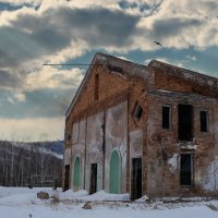 "Старый дом с привидениями" :: Алексей Мезенцев