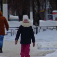 девочка на улице :: константин Чесноков