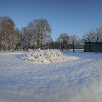 Покровы снежные хранят покой... :: Юрий Велицкий