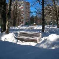 Одинокая скамейка :: aleks50 