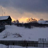 Садится солнца диск устало, и голубой в сугробах снег... :: Евгений Юрков