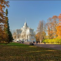 Осень в Ораниенбауме. Павильон Катальной горки. :: Григорий Евдокимов