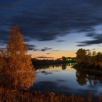 Осень на реке Ухта в черте города... :: Николай Зиновьев