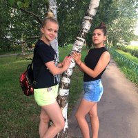 Вика и Маруся :: aleks50 