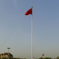 Государственный флаг на площади Тяньаньмэнь (Пекин) :: Юрий Поляков