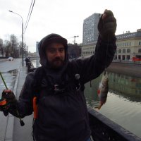 Московский рыбак и его улов :: Андрей Лукьянов