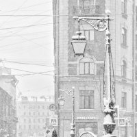 Снегопад в Питере. Демидов мост. :: Григорий Евдокимов