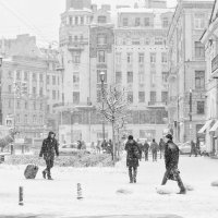 Снегопад в Питере. Сенная площадь. :: Григорий Евдокимов