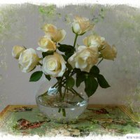 Белые розы в вазе :: Nina Yudicheva