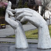 Армения. Ереван. Памятник "Руки дружбы" :: Galina Leskova