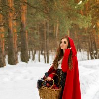 Фотопрогулка Красной шапочки :: Мария Курицына