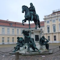 Германия.  Дворец Шарлоттенбург...статуя курфюрста Фридриха Вильгельма I :: Galina Leskova