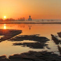 Покрова на Нерли в половодье :: Евгений (bugay) Суетинов